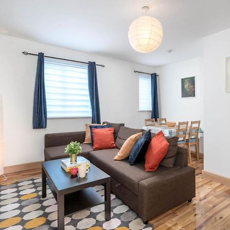 2 Bedroom Flat Near London Excel Buitenkant foto