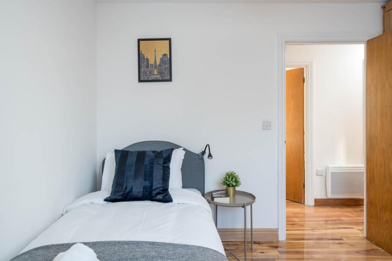 2 Bedroom Flat Near London Excel Buitenkant foto