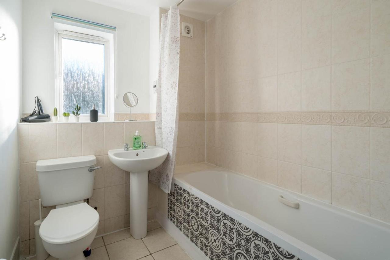 2 Bedroom Flat Near London Excel Buitenkant foto